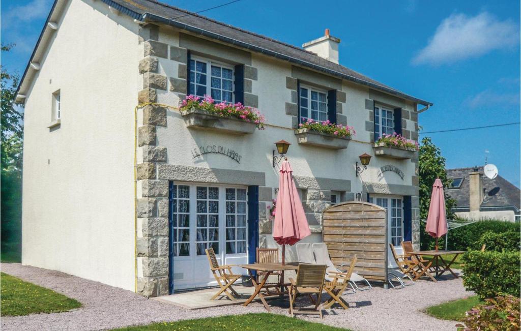 Two-Bedroom Holiday Home in Saint Cast Le Guildo , 22380 LʼIsle-Saint-Cast