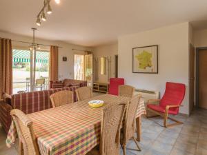 Two comfortable houses with swimming pool near Monbazillac and Bergerac