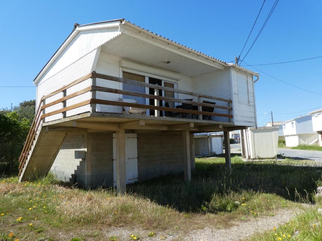 UN CHALET EN BOIS A LA PLAGE Chalet 100 rangée 3, 11430 Gruissan