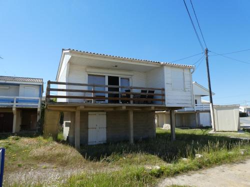 UN CHALET EN BOIS A LA PLAGE