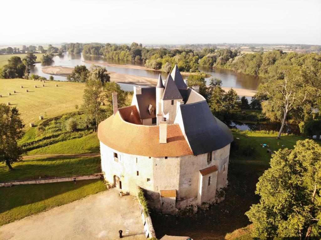 Un château en Bourgogne Château de Meaucé, 58470 Saincaize-Meauce