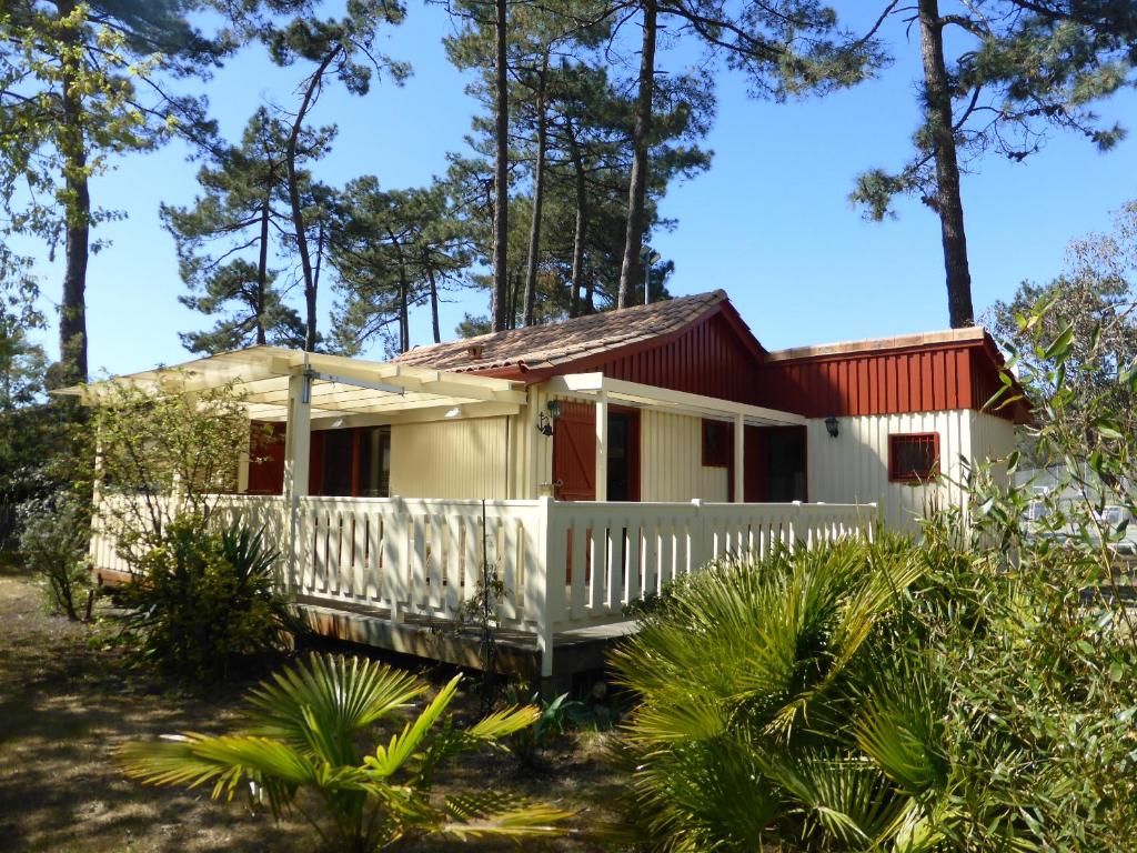 Maison de vacances UN HAVRE DE PAIX DANS LES PINS SOULACAIS PARC RESIDENTIEL DE LOISIRS - 37 boulevard Guy albospeyre - Chalet 84 - 33780 Soulac-sur-Mer