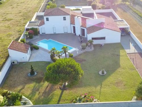 Une grande villa avec piscine aux Sables d Olonne