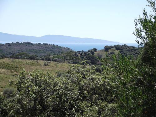 Une maison bois sur la colline à 1500 M des plages