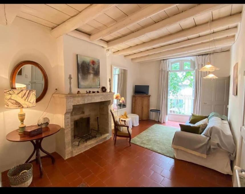 Uzes 2 bed/bath house steps from Place aux Herbes 7 Boulevard Victor Hugo, 30700 Uzès