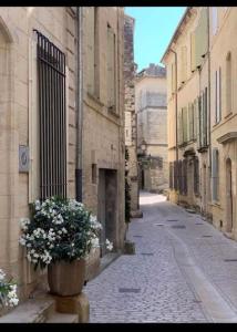 Uzes 2 bed/bath house steps from Place aux Herbes