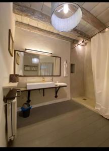 Uzes 2 bed/bath house steps from Place aux Herbes