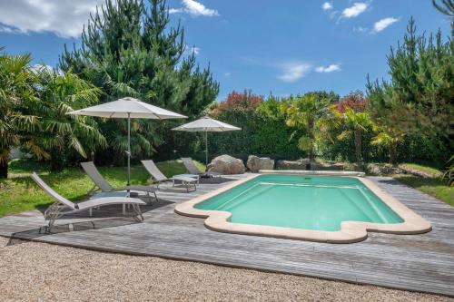 Vacances detente dans cette maison avec piscine a Crach