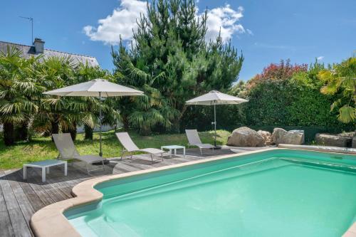 Vacances detente dans cette maison avec piscine a Crach