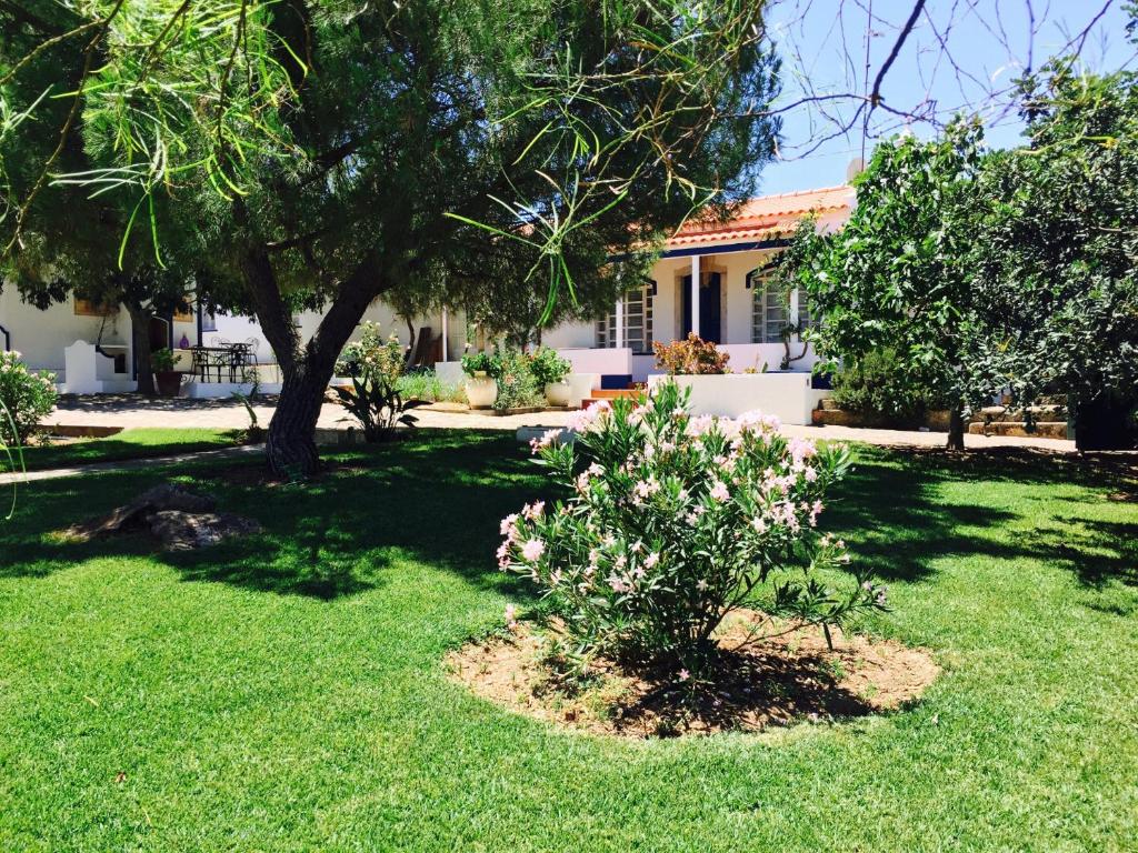 Vale de Camelos Country House, Alentejo, Portugal. Horta de Vale de Camelos, Apartado 7404, Vale de Camelos, 7750-058 Alcaria Ruiva