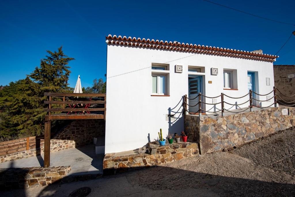 Valley house Aljezur old town Largo Rainha Dona Leonor 20, 8670-071 Aljezur