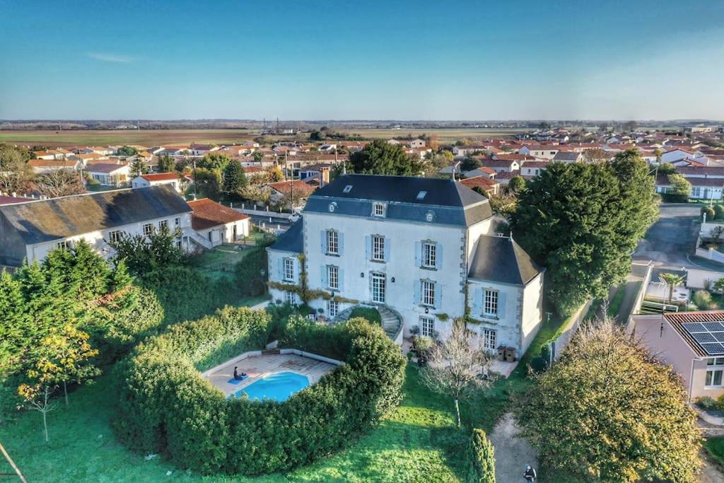 Vaste maison 23/29 pers. piscine proche des plages 13 Rue du Mal Foch, 85560 Longeville-sur-Mer