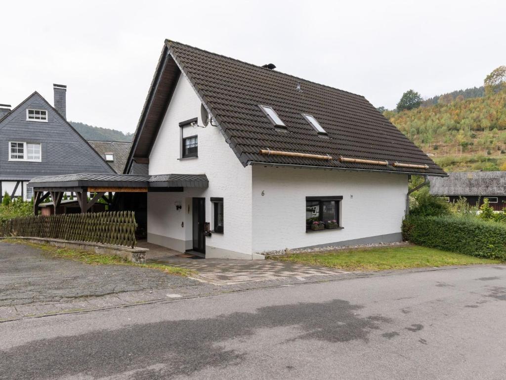 Maison de vacances Very cosy holiday home in Olsberg with wood stove garden balcony and carport  59939 Olsberg