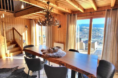 Very nice and bright 210 m with sauna and spa