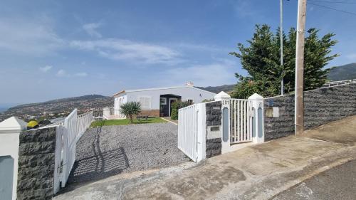 VILA MENDES OCEAN HILLSIDE VIEW / ARCO DA CALHETA