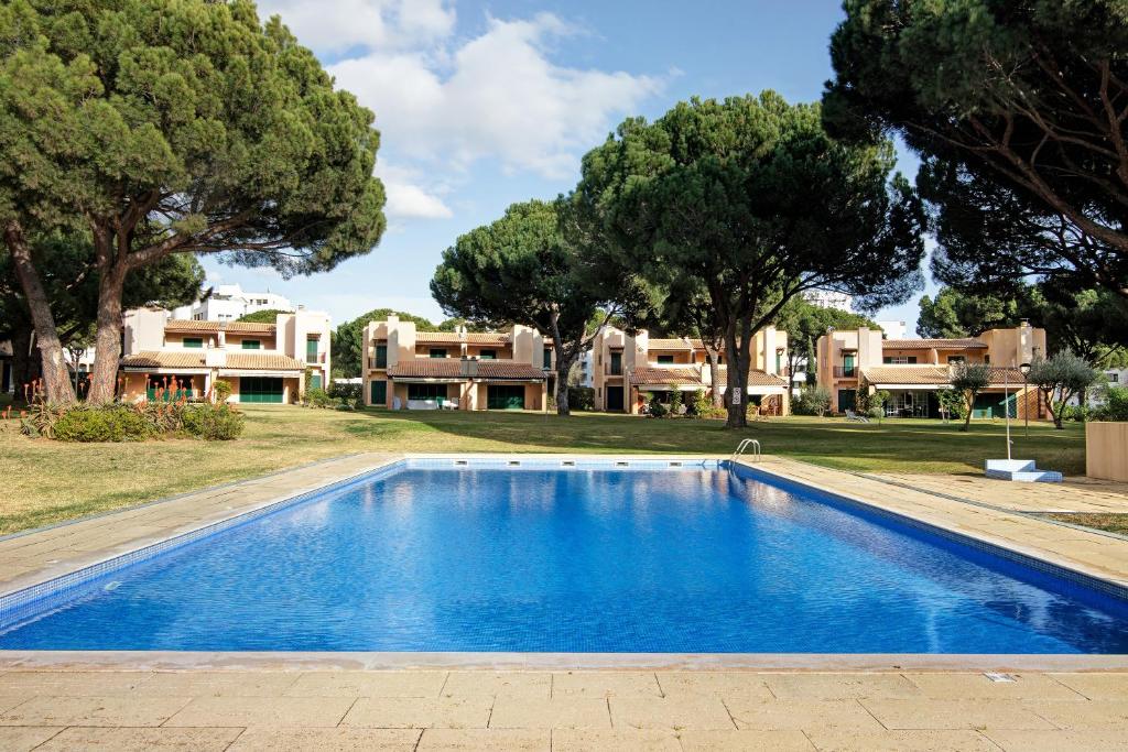 Vilamoura Tenis 58 Av. Eng. João Meireles, 8125-406 Quarteira