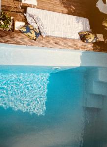 Villa 6 personnes piscine centre village Lussan Gard