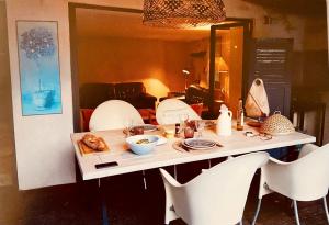 Villa 6 personnes piscine centre village Lussan Gard