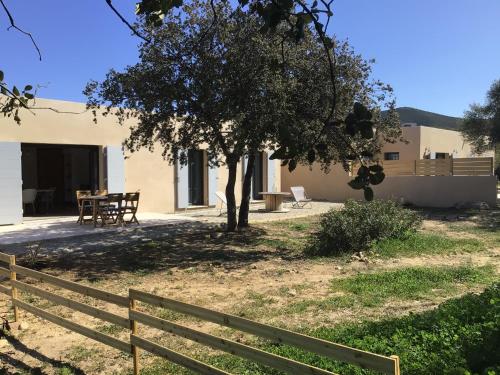 Villa à 900 m de la plage de Lozari