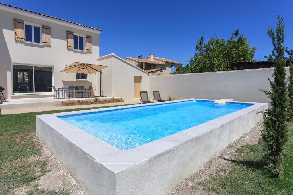 Villa Anna - piscine privée proche du centre historique 48 Chemin de la Brouillasse, 84800 LʼIsle-sur-la-Sorgue