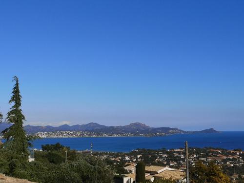 Villa ANTINEA, A SAINT AYGULF, PISCINE PRIVEE, VUE MER PANORAMIQUE