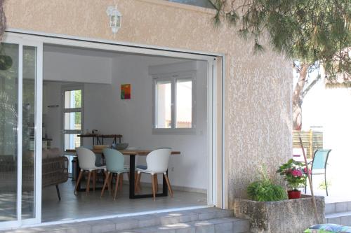 Villa au bord de mer, avec vue mer et accès plage