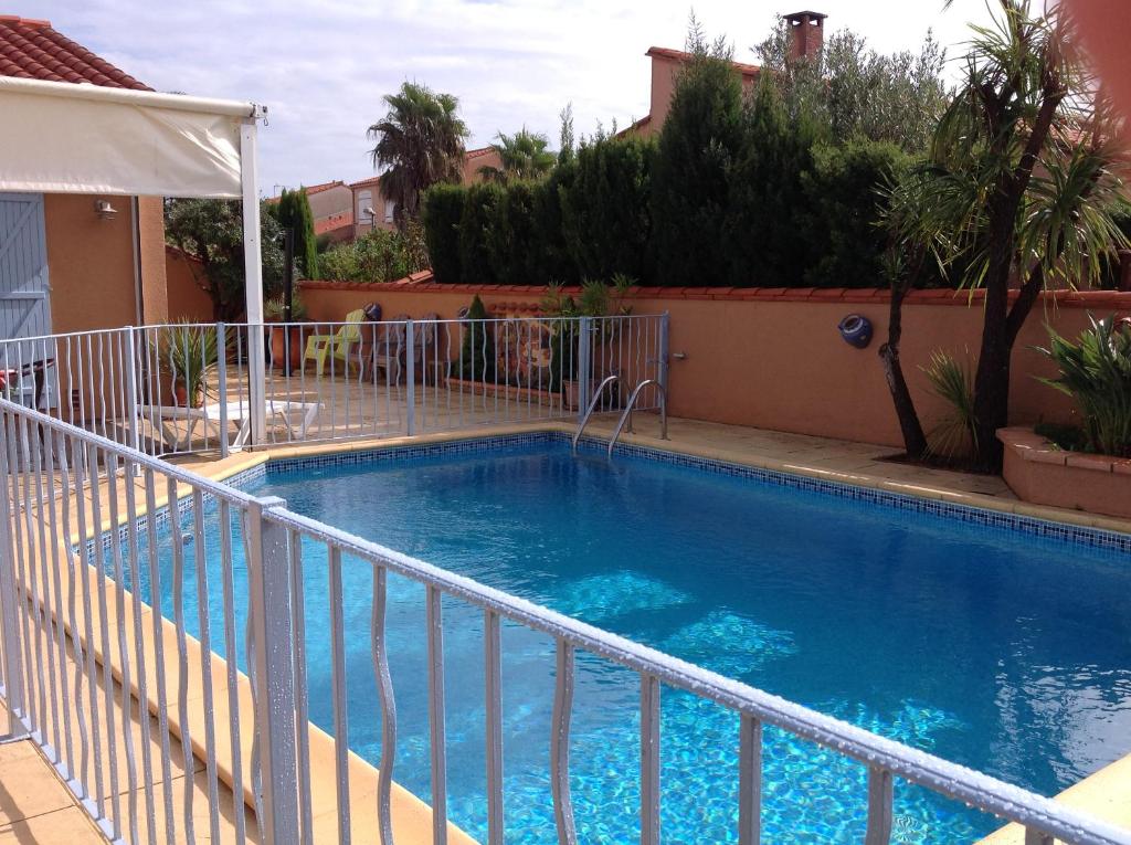 villa avec piscine chauffee securisee 500m mer 18 Avenue Georges de la Tour, 66750 Saint-Cyprien