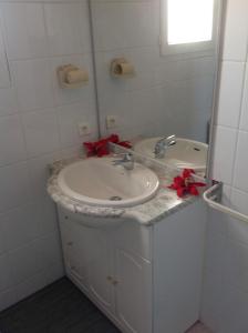 villa avec piscine chauffee securisee 500m mer