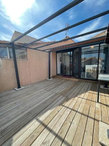 Villa avec terrasse 6 couchages saint pierre la mer parking privatif