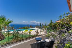 Villa Black Rock with pool