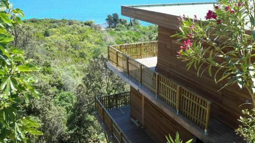 Villa bois vue mer a 180 degres
