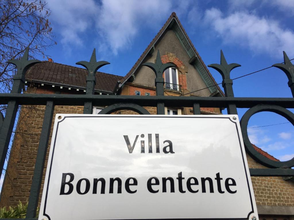 Villa bonne entente 4 Rue Georges Clemenceau, 08350 Donchery