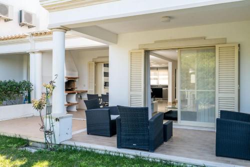 Villa Cantinho - Superb townhouse 10 minutes walk from the beach