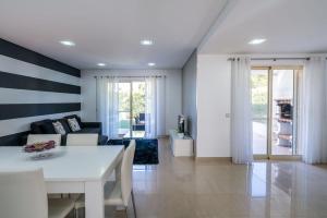 Villa Cantinho - Superb townhouse 10 minutes walk from the beach