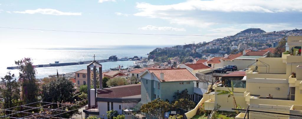 Villa Catanho Rua Luís Figueiroa de Albuquerque, 21, 9060-182 Funchal