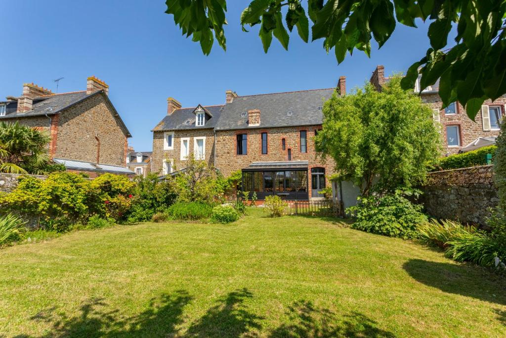 VILLA CÉZEMBRE - Belle maison 6 chambres proche plage du Sillon 22 avenue du Général Lanrezac, 35400 Saint-Malo