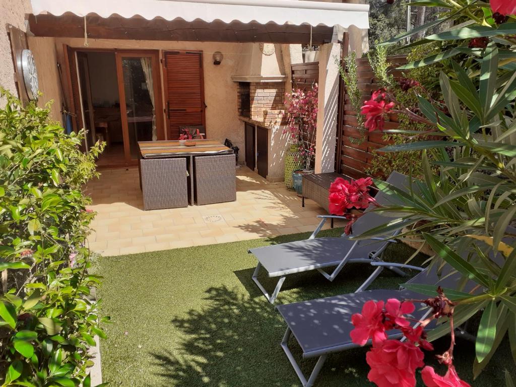 Maison de vacances Villa club Sanary dans résidence fermée et arborée 10min a pied de la plage 865 Chemin de la Grande Bastide 83110 Sanary-sur-Mer