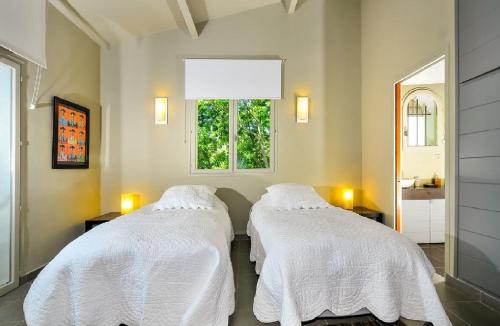 Villa Contemporaine Raffinée avec Climatisation
