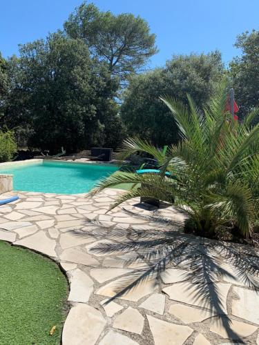 Villa dans un écrin de verdure