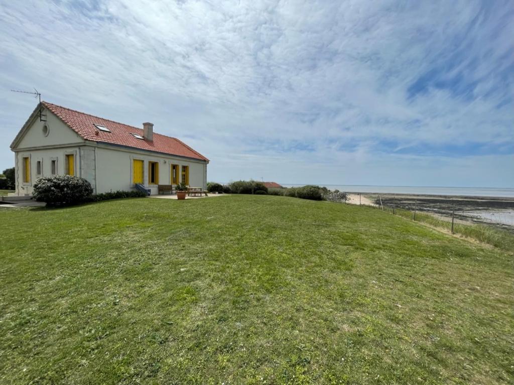 Villa de charme face à l'océan, sur une Ile avec accés direct plage L'Île Madame, 17730 Port-des-Barques