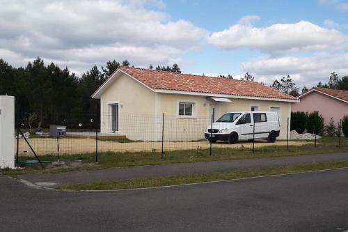 Villa en bordure de forêt .
