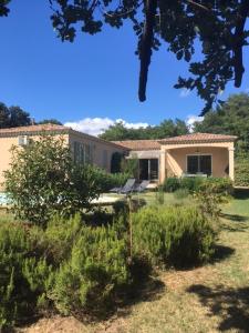 Maison de vacances VILLA EN CAMPAGNE POUR 8 PERS AVEC PISCINE PARC CLOTURE Chemin de Gaujac 30700 La Capelle-et-Masmolène Languedoc-Roussillon