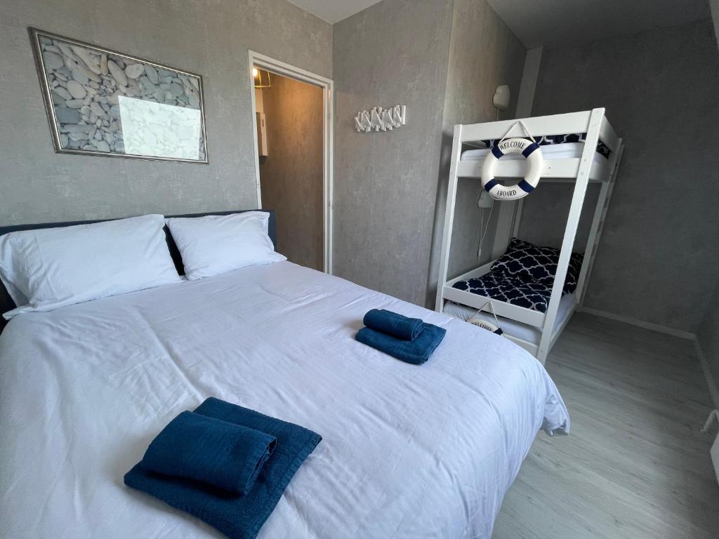 Villa en duplex très calme en résidence privée avec piscine 66750 Saint-Cyprien