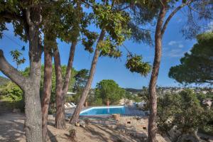 Villa in Calvi with swimming pool garden sea view and near the beach