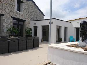 Villa in Nuaillé-d'Aunis with Sauna, Hot Tub and Barbecue