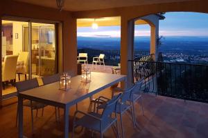 Villa Josephine: Vue magnifique sur mer et montagnes