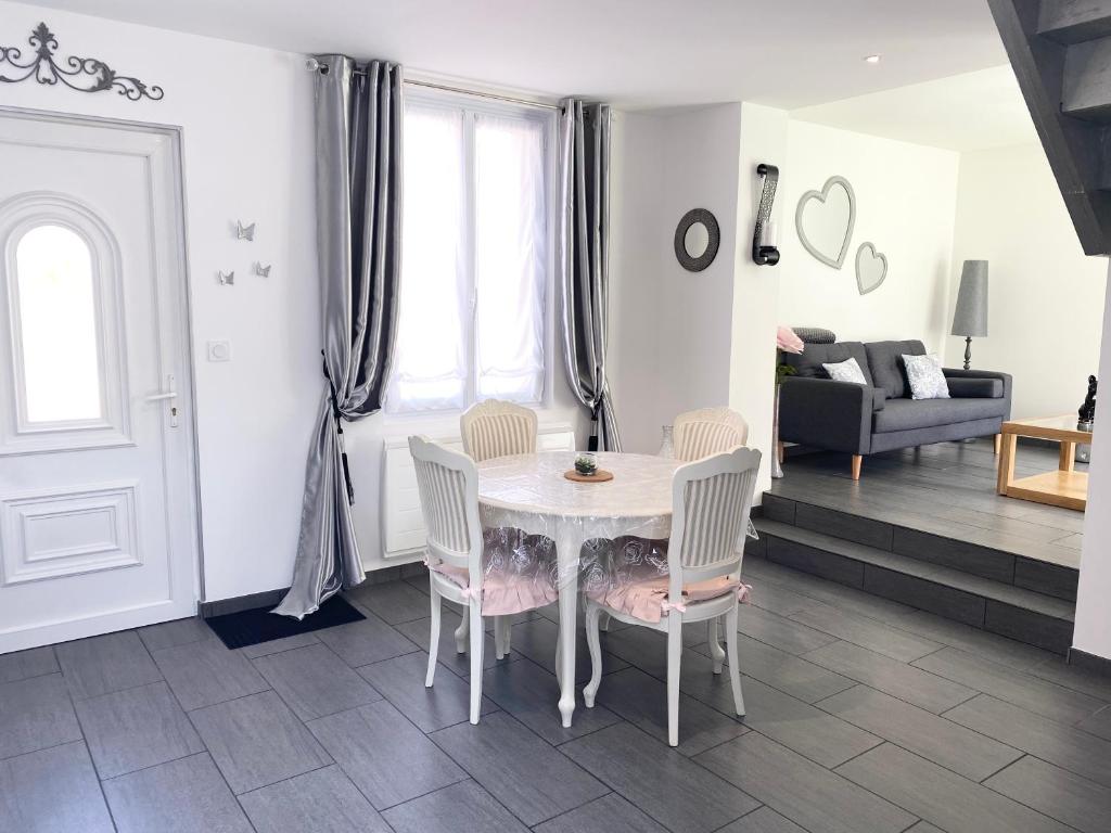 Maison de vacances Villa la Vie, Maison entière pour 4 personnes tout inclus, ménage, linge, wifi 24 Rue Albert Lebel 76200 Dieppe