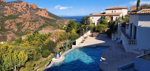 Villa Le porphyre rouge 1 für 6 Personen mit Pool und Meerblick