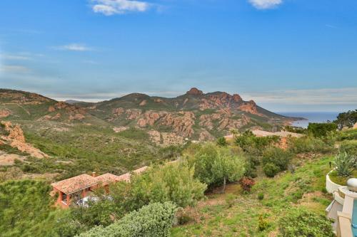 Villa Le porphyre rouge für 12 Pers mit Pool und Meerblick