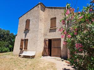 Maison de vacances Villa Les Asphodèles, piscine , vue mer et montagne Chemin de Tenda 20137 Porto-Vecchio Corse